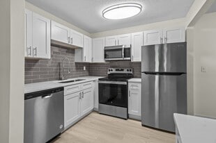 The Waverly on the Lake - Belleville, MI in Belleville, MI - Building Photo