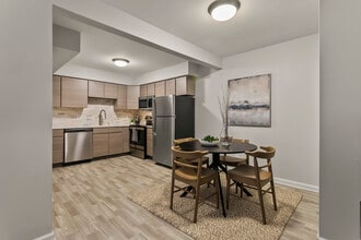 College Hill Apartments in Grand Rapids, MI - Foto de edificio - Building Photo