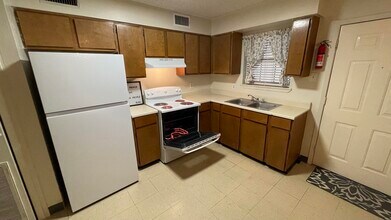 3801 Salinas Ave-Unit -5 in Laredo, TX - Building Photo - Building Photo
