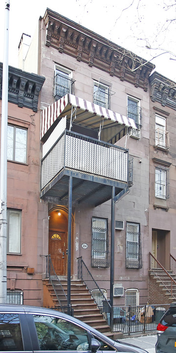 204 Hooper St in Brooklyn, NY - Building Photo