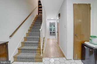 27 S Abingdon St in Arlington, VA - Building Photo - Building Photo