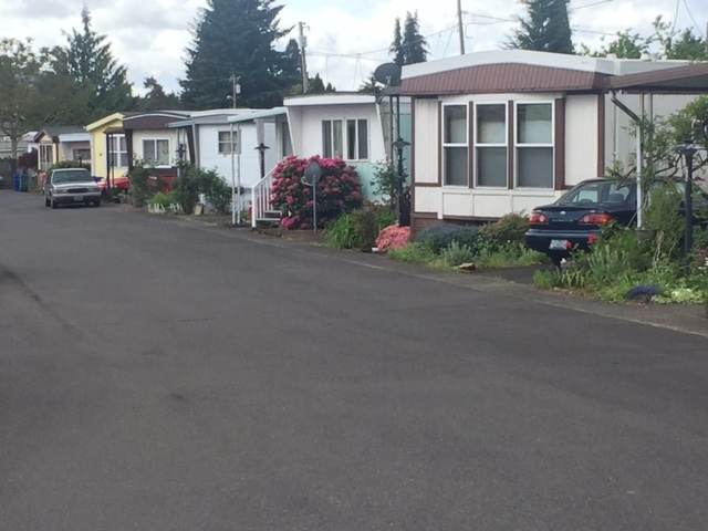 Viking Mobile Home Park in Portland, OR - Foto de edificio - Building Photo
