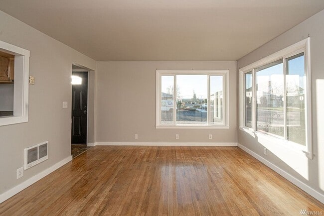 1003 W Columbia Ave in Moses Lake, WA - Building Photo - Building Photo