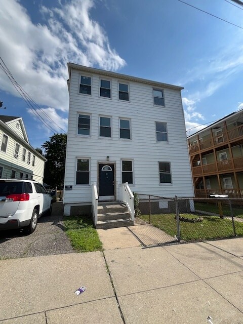 11 5th St in Ansonia, CT - Building Photo