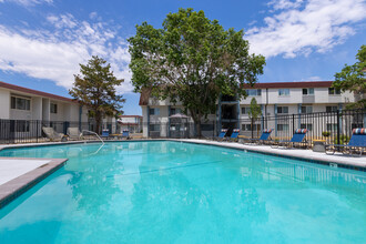 Park on Virginia in Reno, NV - Foto de edificio - Building Photo