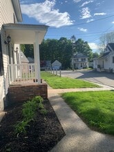 5 Cross St, Unit 1 in Westford, MA - Foto de edificio - Building Photo