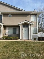 35 Ashley Ct in Bedminster, NJ - Building Photo