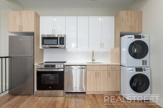 Spacious 5-Bedroom, 2-Bath Duplex in Prime in Brooklyn, NY - Building Photo - Building Photo