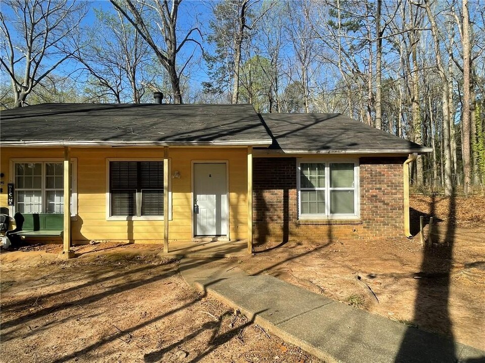 688 Bellemeade Dr SW in Marietta, GA - Building Photo