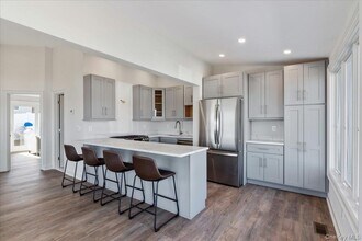 73 W Tiana Rd in Hampton Bays, NY - Building Photo - Building Photo