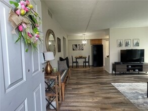 894 Eastbrooke Ln in Rochester, NY - Building Photo - Building Photo