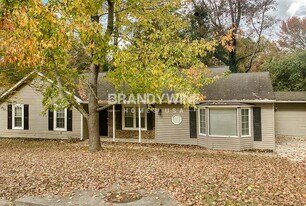 702 Dunaire Way in Jonesboro, GA - Building Photo