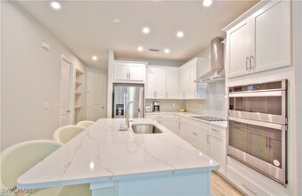 4558 Arboretum Cir in Naples, FL - Foto de edificio - Building Photo