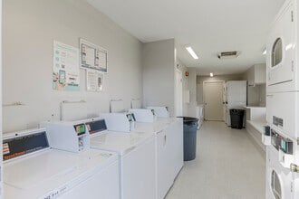 Red Mountain Springs in Phoenix, AZ - Foto de edificio - Interior Photo