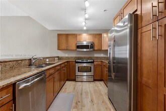 8395 SW 73rd Ave, Unit 105 in Miami, FL - Building Photo - Building Photo