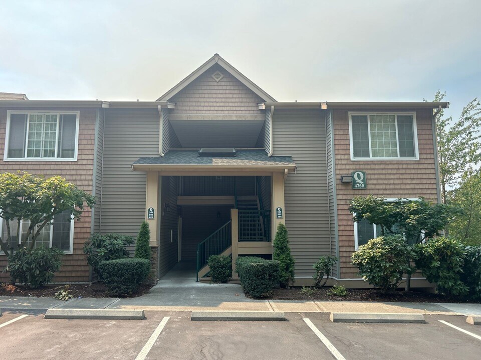 4755 Morris Ave S in Renton, WA - Foto de edificio
