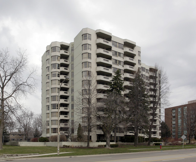 Lakewinds in Burlington, ON - Building Photo - Building Photo