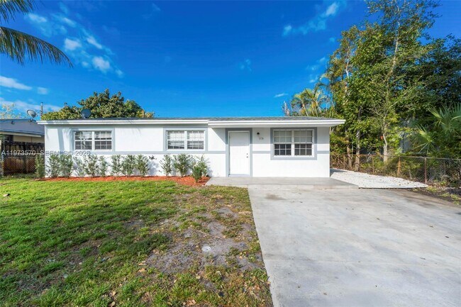 1130 N 70th Ave in Hollywood, FL - Building Photo - Building Photo