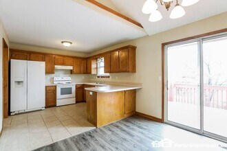 328 Shenandoah Dr in Raymore, MO - Building Photo - Building Photo