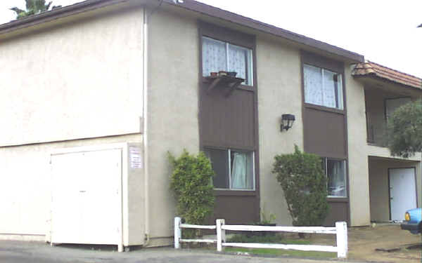 2233 S Santa Fe Ave in Vista, CA - Building Photo - Building Photo