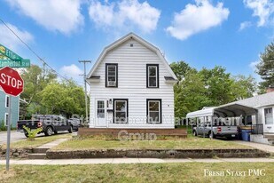 618 Lamberton St NE in Grand Rapids, MI - Building Photo