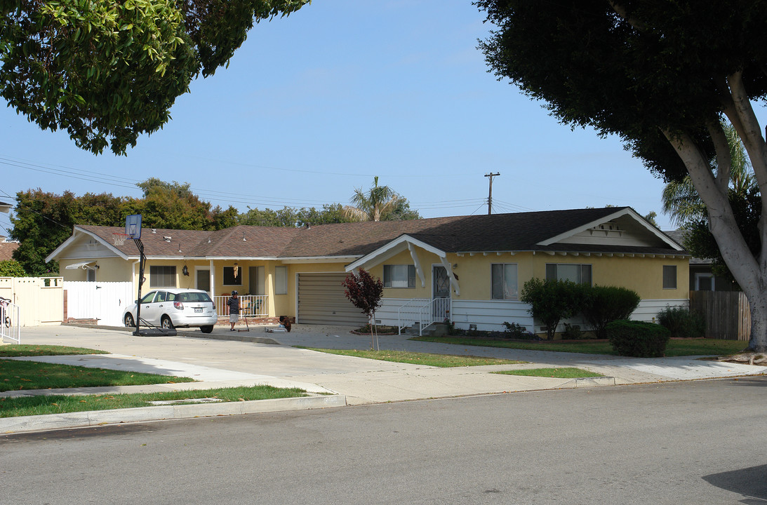 296-298 Homer Ave in Ventura, CA - Building Photo