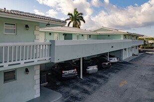 Riverhouse Gardens in Deerfield Beach, FL - Building Photo