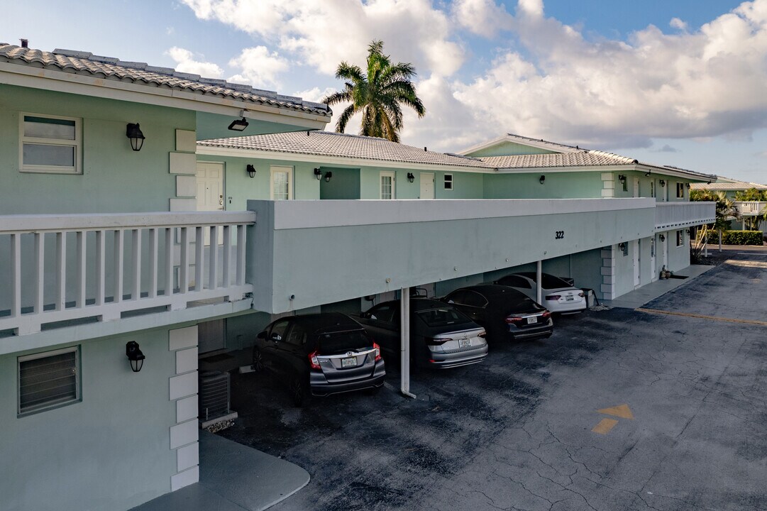 Riverhouse Gardens in Deerfield Beach, FL - Building Photo