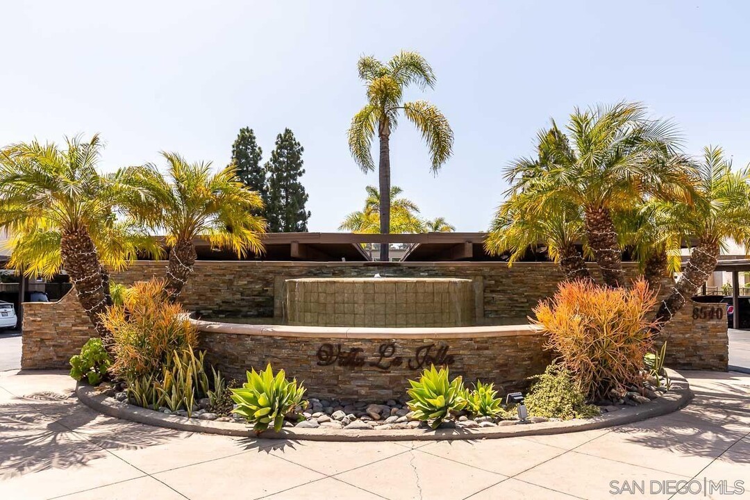 8544 Via Mallorca in San Diego, CA - Building Photo