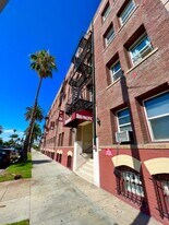 800 Pacific Ave in Long Beach, CA - Building Photo