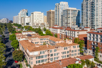 Lindbrook Manor Apartments in Los Angeles, CA - Building Photo - Building Photo