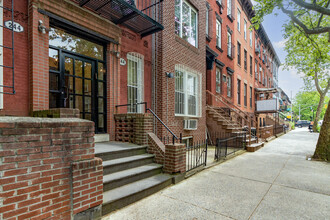 244 Hewes St in Brooklyn, NY - Building Photo - Building Photo