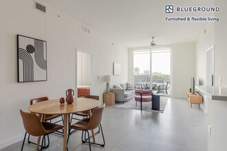 729 NW 2nd St in Miami, FL - Foto de edificio - Building Photo