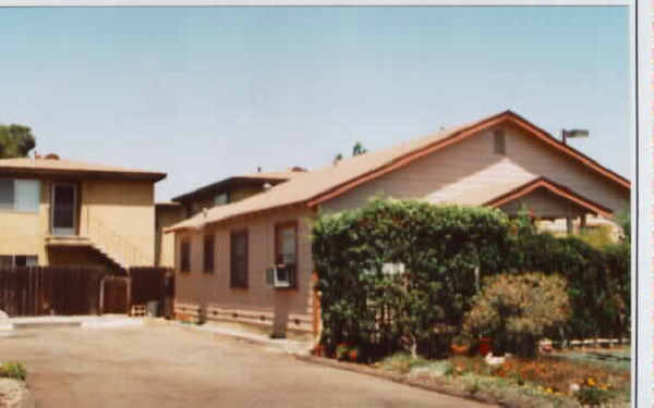 320 Avocado Ave in El Cajon, CA - Building Photo - Building Photo