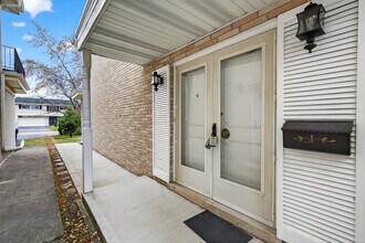 7245 N Kostner Ave in Lincolnwood, IL - Building Photo - Building Photo