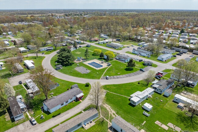 West Ridge Green in Elyria, OH - Building Photo - Building Photo