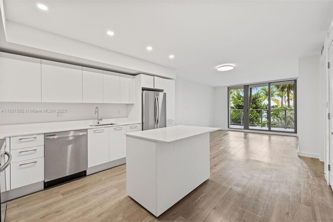 1500 Bay Rd, Unit N-0103 in Miami Beach, FL - Building Photo - Building Photo