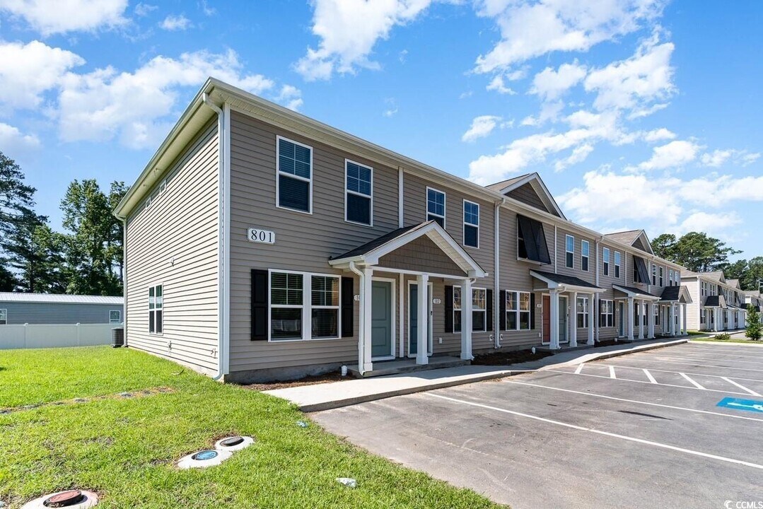 801 Tip Top Ln in Myrtle Beach, SC - Building Photo