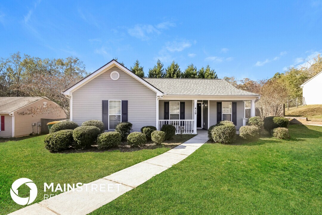 419 Harpy Eagle Dr in Winder, GA - Building Photo