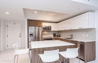 5300 NW 85th Ave in Doral, FL - Building Photo - Building Photo