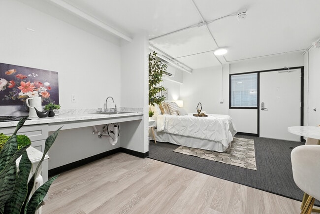1612 Apartments in Modesto, CA - Building Photo - Building Photo