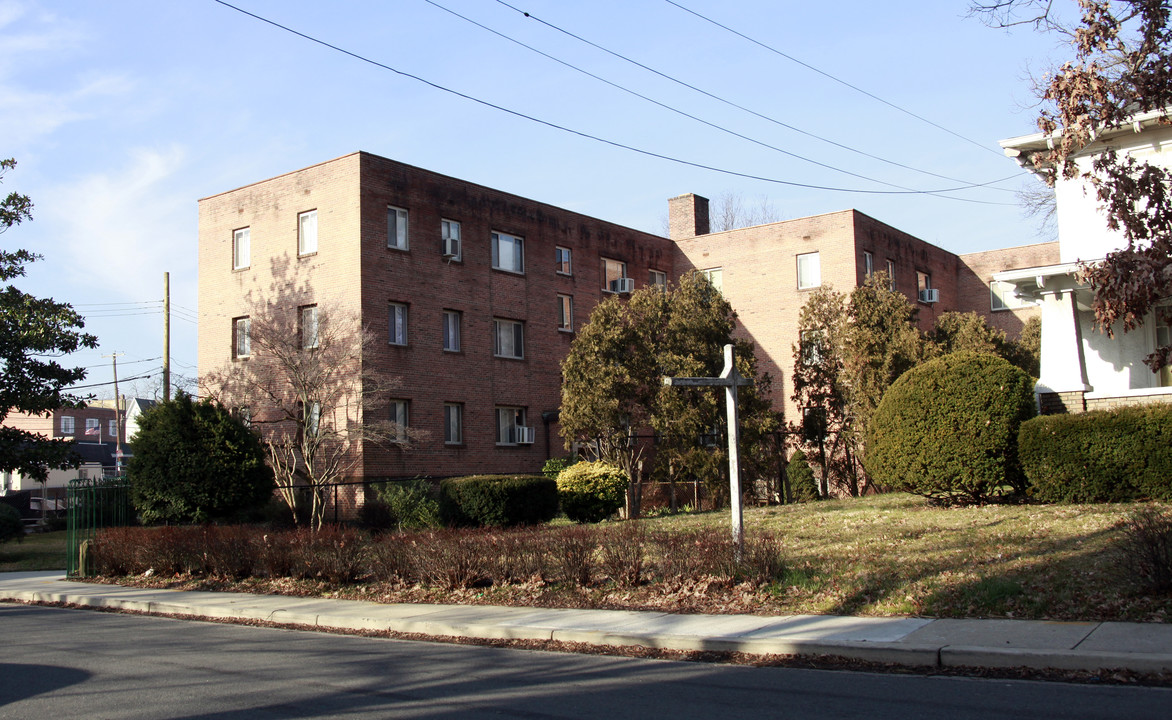 Maplewood Apartments in Washington, DC - Building Photo