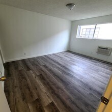 5555 W 8th St, Unit 207 in Los Angeles, CA - Building Photo - Building Photo