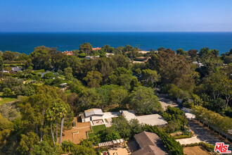 28815 Bison Ct in Malibu, CA - Building Photo - Building Photo