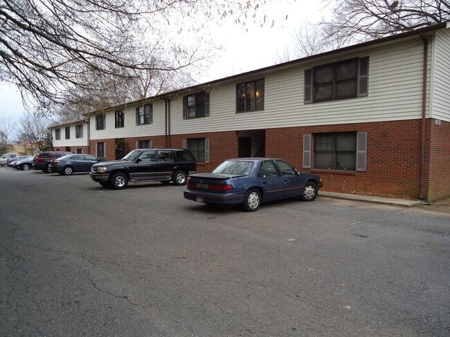 1251 Main Ave Dr NW in Hickory, NC - Building Photo - Building Photo