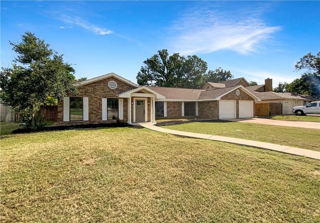 property at 3206 Magnolia Blvd