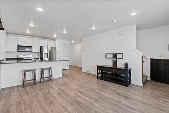86 N Monitor Row in Saratoga Springs, UT - Building Photo - Building Photo