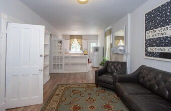 116 9th St, Unit Floor 2 in Troy, NY - Foto de edificio - Building Photo