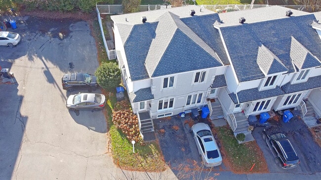 property at 6-700 Valois Rue