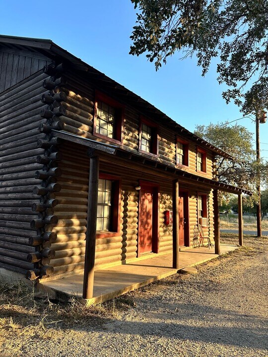 234 San Angelo St in Bandera, TX - Building Photo